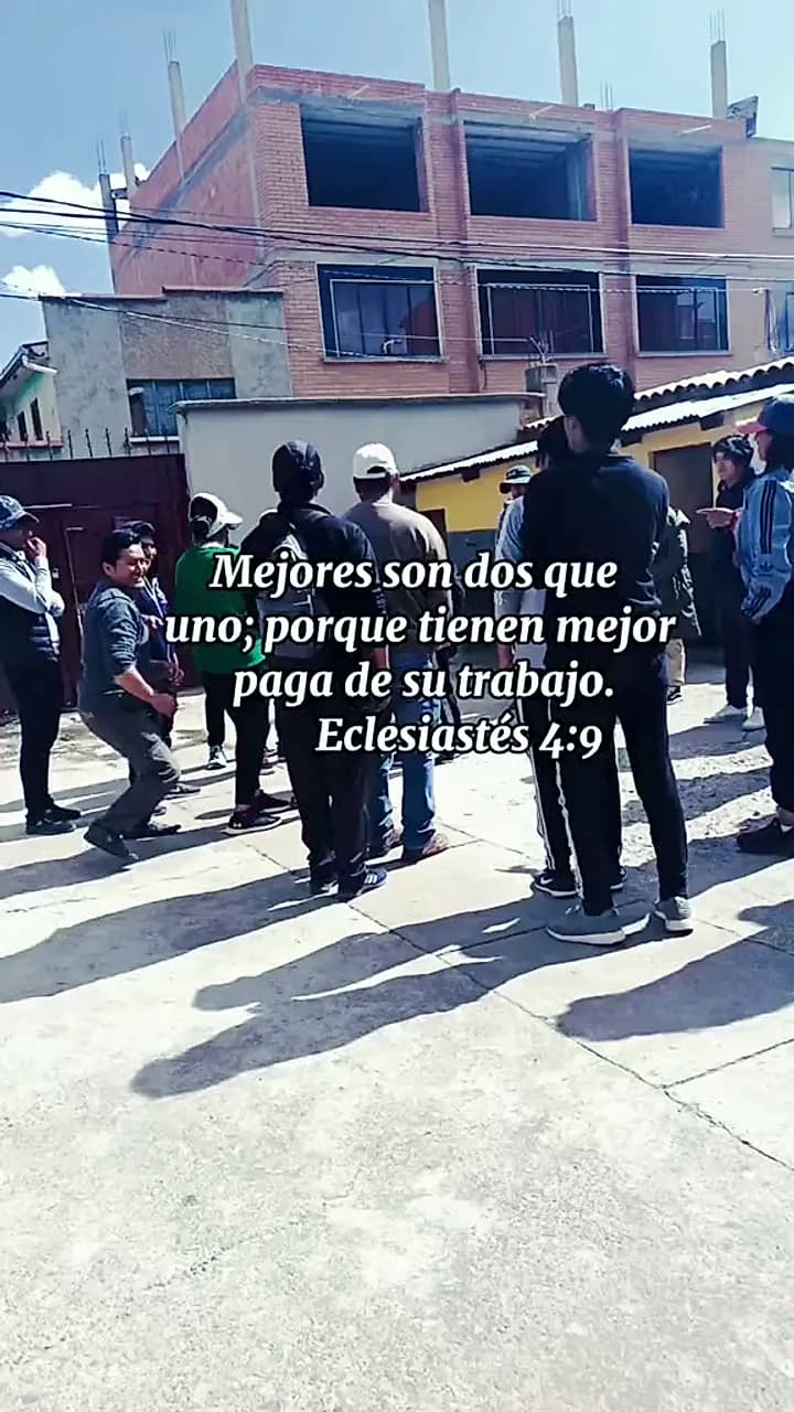 Foto del grupo de jóvenes en TikTok