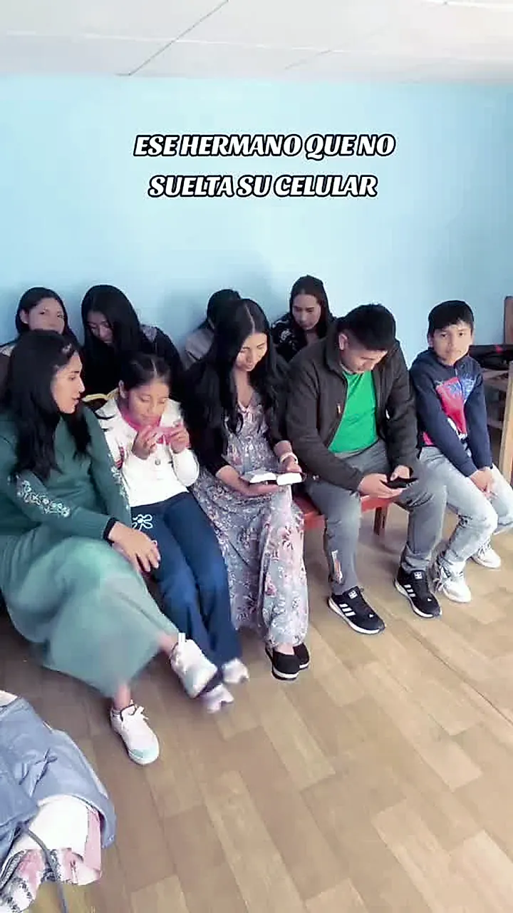 Foto del grupo de jóvenes en TikTok