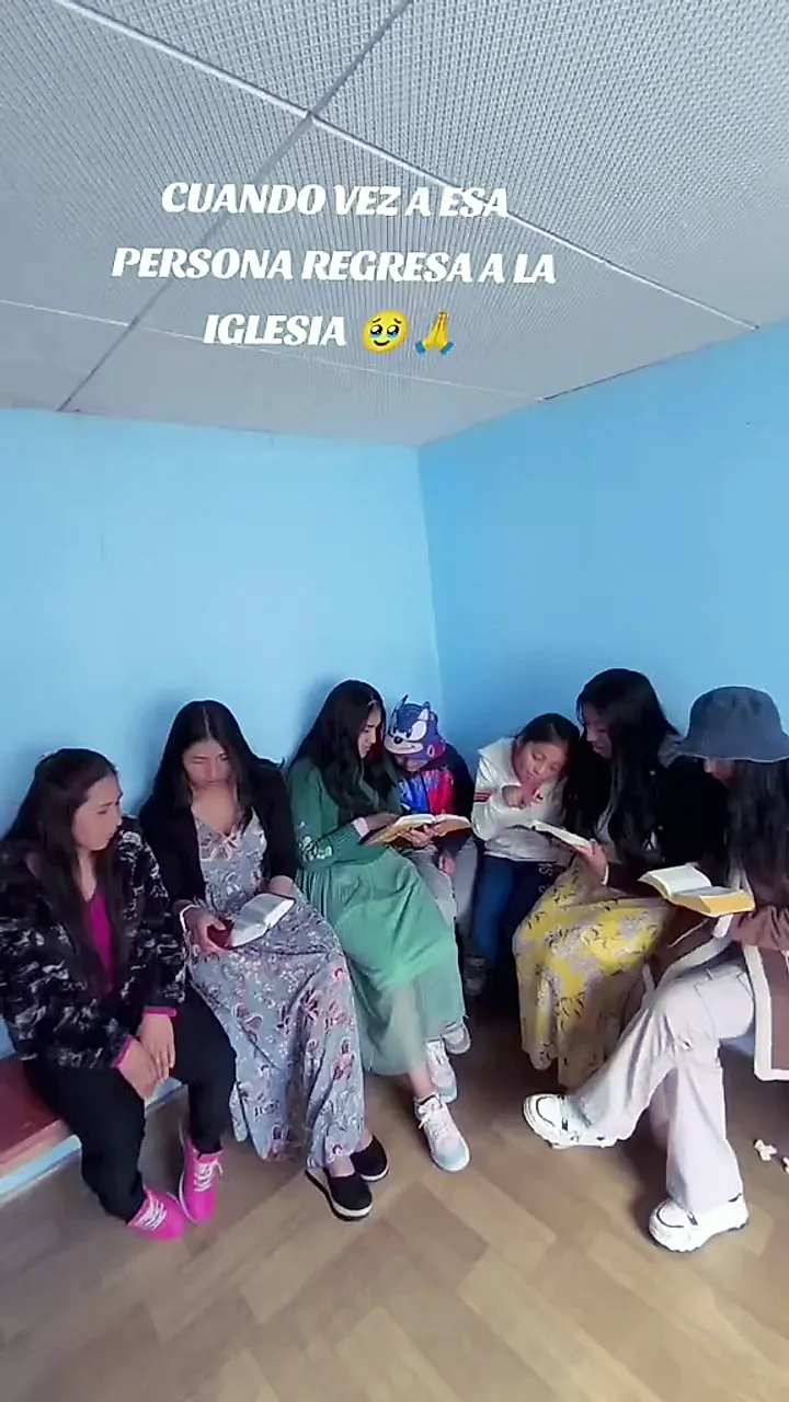 Foto del grupo de jóvenes en TikTok